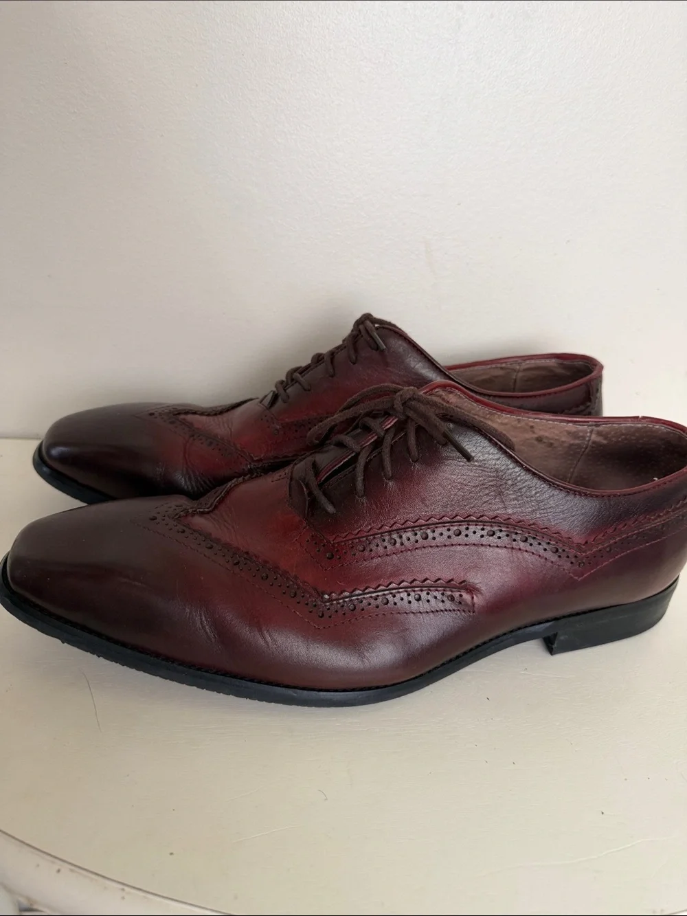(2391) Men's Burgundy Leather Wingtip Derby Shoes, Size: 9.5